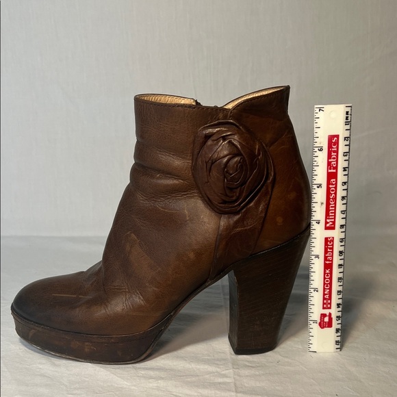 SCIAPO Brown Leather Ankle Boots w/ rose embellishment size 37 made in Italy - Picture 12 of 13
